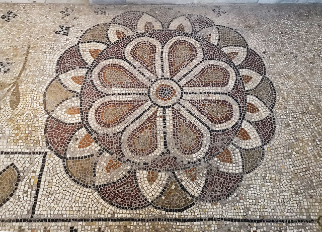 mosaico de flor geometrica Museo Nacional del Bardo Tunez