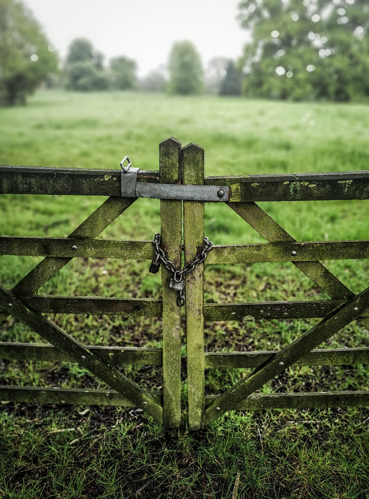 Chained gate