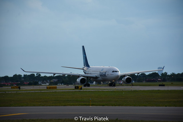 Air Transat –  Airbus A330-243 C-GTSJ  @ Buffalo Niagara
