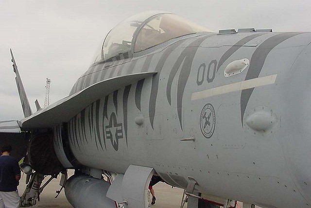 F-18C 00008