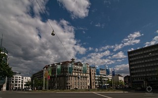 Regenbogenflaggen am Willy-Brandt-Platz Bielefeld