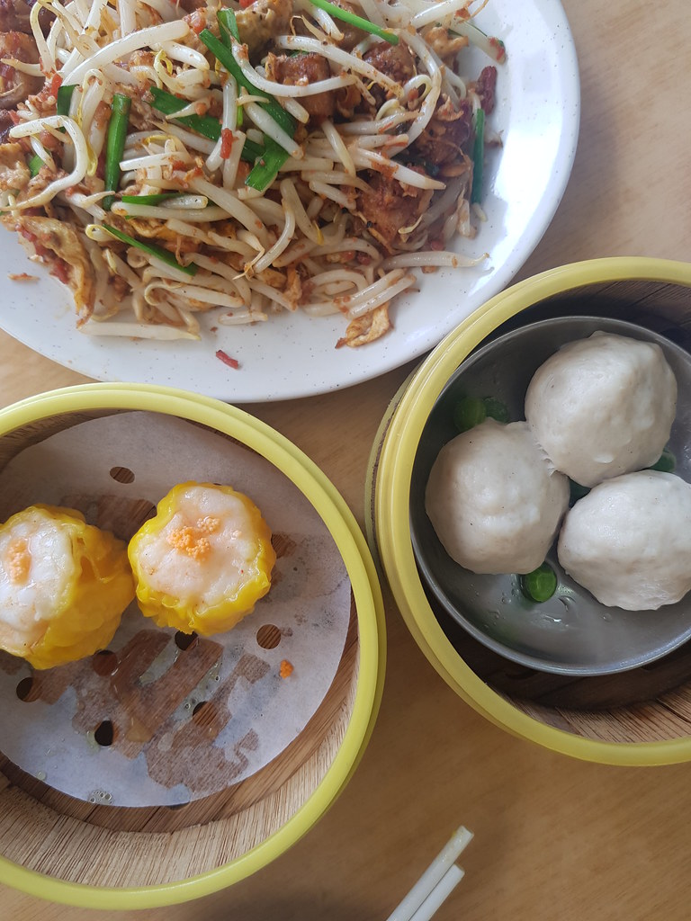 伊甸手工鱼卖 Steamed Fish Ball rm$4.80, 鲜虾烧卖皇 Steamed Prawn Siew Mai rm$7.00 & XO酱炒萝卜糕 Stir Fried Radish Cake with XO Sauce rm$7.00 @ 伊甸点心城 Restoran Eden Dim Sum City Klang at Klang Bandar Bukit Tinggi (Lorong Batu Nilam)