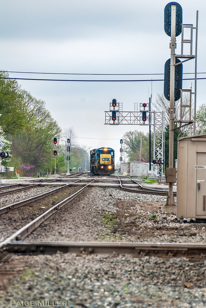 Deshler, OH | CSX 7540 leads a very long autorack train off … | Flickr