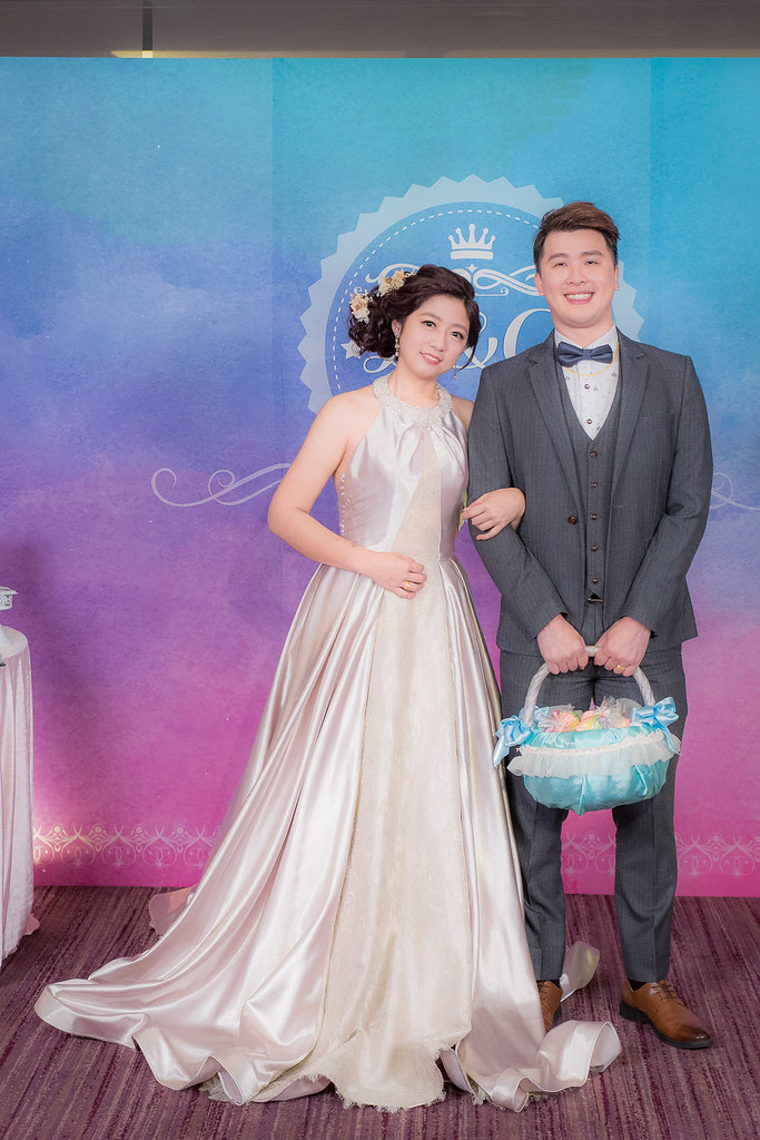 [婚禮攝影]謙旭世媛 幸福午宴@六福皇宮-最專業的團隊完成每場完美婚禮紀錄，拍的不只好更要快! #婚攝作品