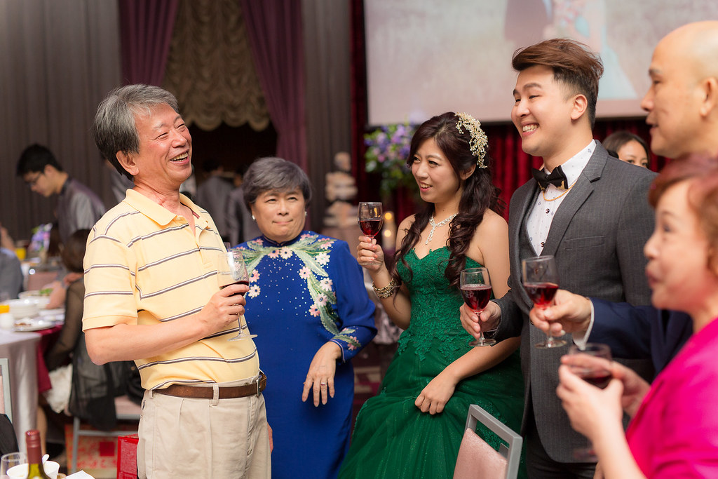 [婚禮攝影]謙旭世媛 幸福午宴@六福皇宮-最專業的團隊完成每場完美婚禮紀錄，拍的不只好更要快! #婚攝