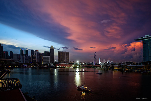 Singapore by Luc L. Legrand (thanks for 7.5 M views), The Birthday from Singapore in a fantastic light
More Pic's:You can buy picture's like this as a Po