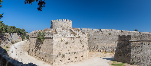 rhodestown castle wall moat tower holiday walking greece ελλάσ rhodes ρόδοσ rodos egeo gr autumn