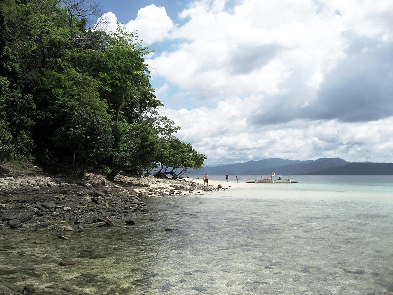 Island hopping in Port Barton bay