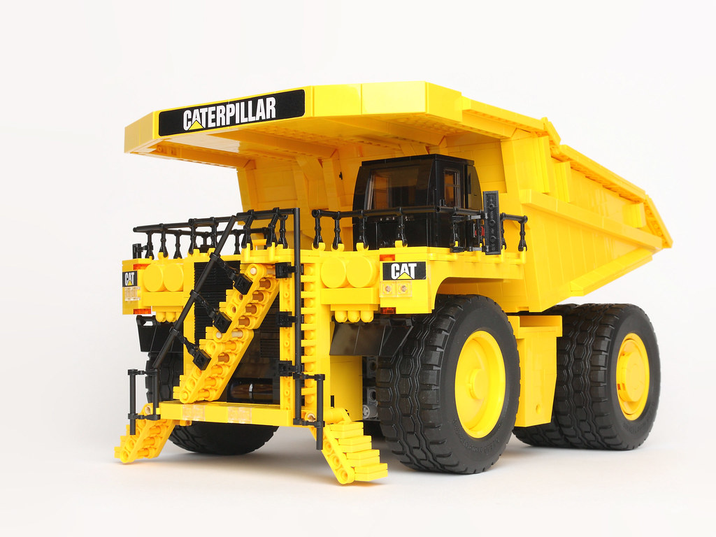 Caterpillar 797F Mining Truck | This is a 1:42 scale model o… | Flickr