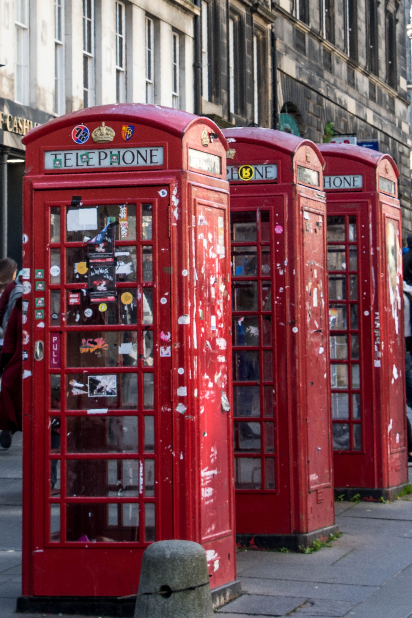 In the high street in Edinburg it is still possible to make a phone call should you have lost your smart phone :-)