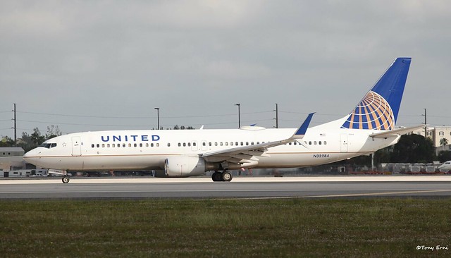 Boeing 737-800 (N33284) United Airlines