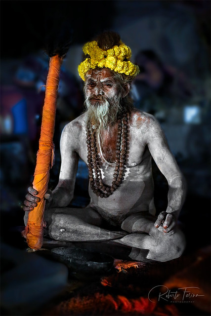 Sadhu naked at the evening ceremony of Aarti along the Ganges river in Varavasi.