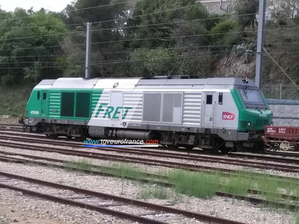La locomotive thermique PRIMA BB 75066 SNCF Réseau d'Alstom-Siemens à Aubagne-en-Provence le 25 avril 2019