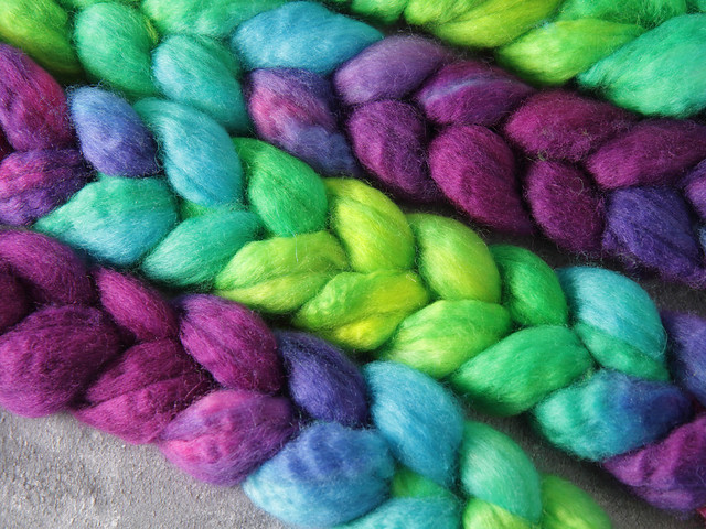 British Bluefaced Leicester wool top/roving hand-dyed spinning fibre 100g – ‘Refraction’  (purple, turquoise, green gradient)