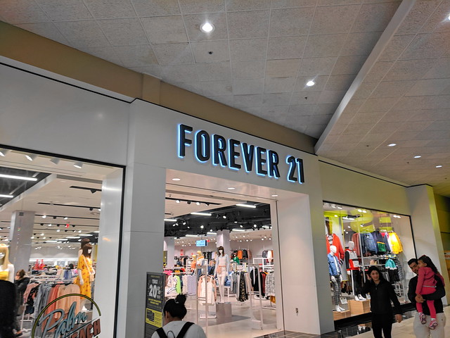 Forever 21 (Holyoke Mall, Holyoke, Massachusetts)