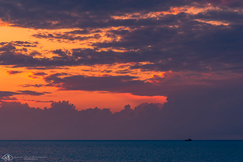 horizon providenciales ocean sunrise longbay turksandcaicos yellow orange clouds
