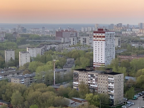 россия урал 2019 russia ural spring evening city house sky blue green trees car window balcony road
