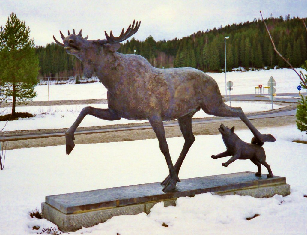 Moose and Norwegian Elkhound Statue