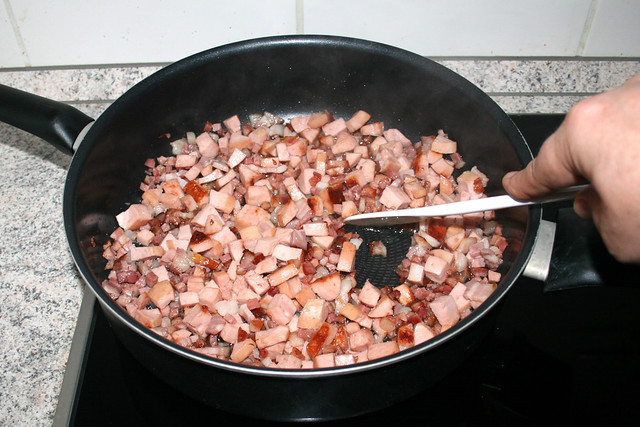 15 - Fleisch anbraten / Fry meat