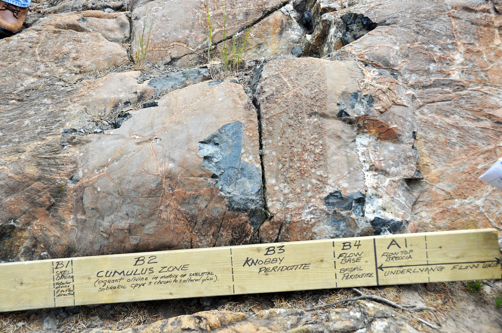 Metakomatiite lava flows (Upper Komatiitic Unit, Kidd-Munro Assemblage, Neoarchean, 2.711-2.719 Ga; Pyke Hill, near the Potter Mine, east of Timmins, Ontario, Canada) 2