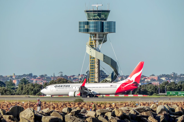 BOTANY BAY NSW AU - Jet Touching Down   (#04 in series) - Sydney AU  08May2015 sRGB web