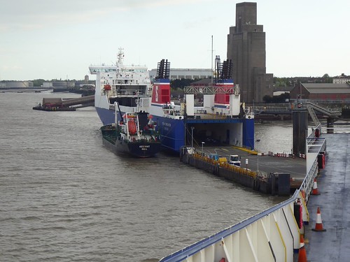 Keewhit & Stena Forecaster, seen from Stena Lagan | by andrewjohnorr