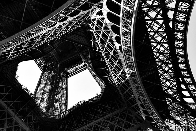 The Eiffel tower - La Tour Eiffle (Est. 1889) (Paris/FR)