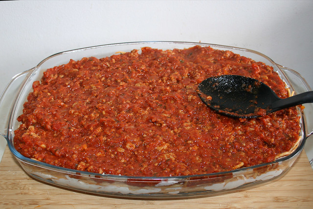54 - Tomatensauce glatt streichen / Flatten tomato sauce