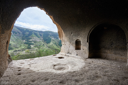 georgia travel spring transcaucasia vardzia cave