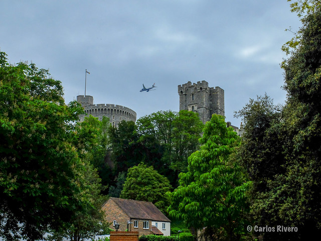 Avión sobre Castillo de Windsor.