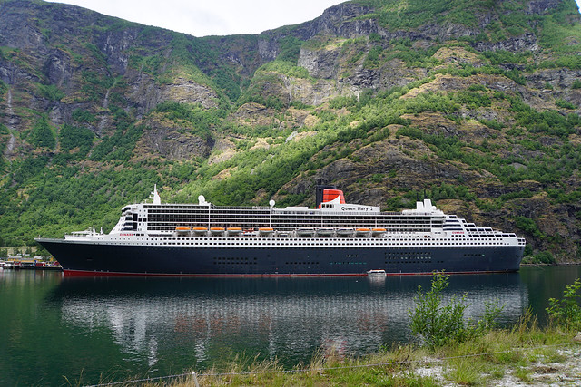 Queen Mary 2 at rest in Flam