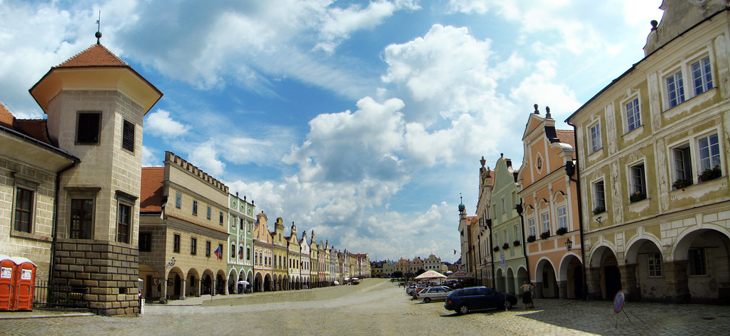 edificios renacentistas en plaza Zacharias de Hradec en Telc Chequia 28