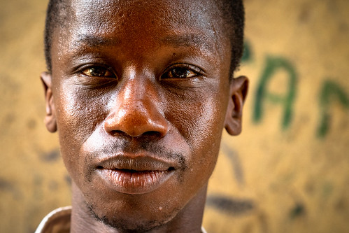 africa african mali bamako street portrait geotagged malian fischerfotos ngolonina zeiss sony a7 afrique ilce7 sel55f18z sonnartfe1855