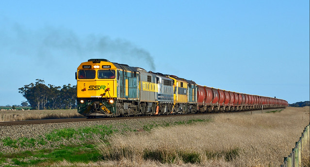 Operated by Southern Shorthaul Railroad, 442s5+GM27+B61+GM22+442s1 motor along near Inverleigh with a loaded grain train from Nhill in Western Victoria, destined for Melbourne.