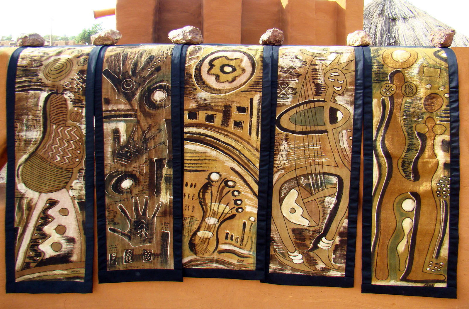 secado al sol Taller de teñir tela de algodon bogolan artesanos Segu Mali 07