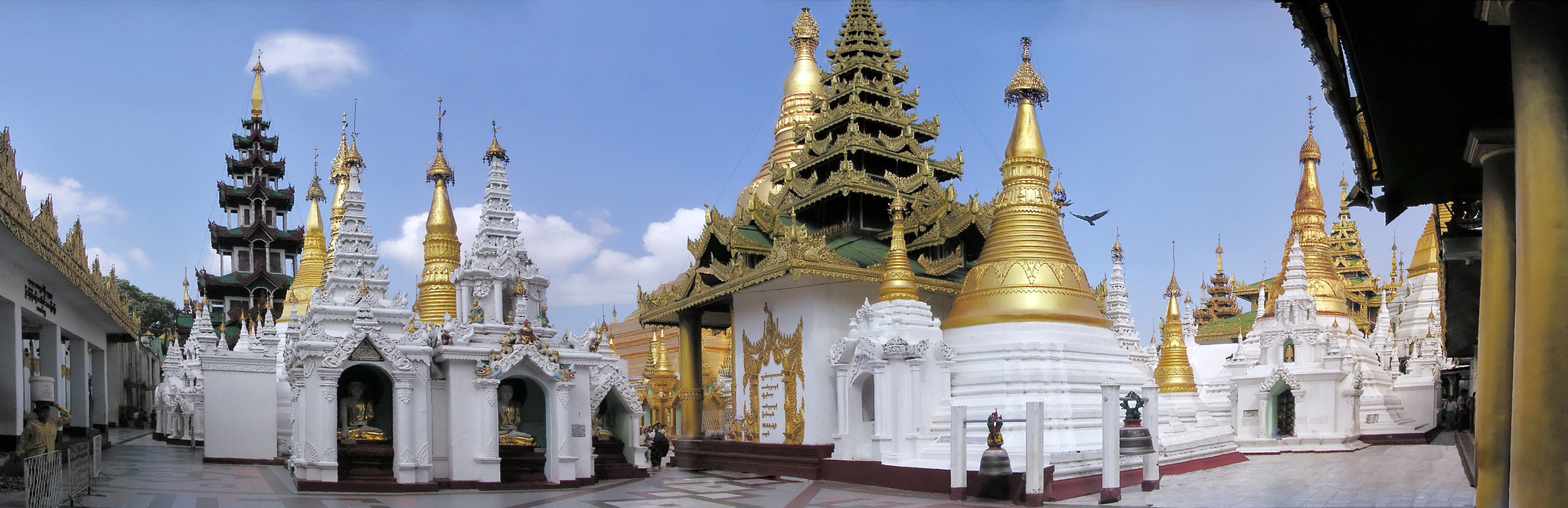 pagodas y templos en conjunto Shwedagon Yangon Myanmar Birmania 