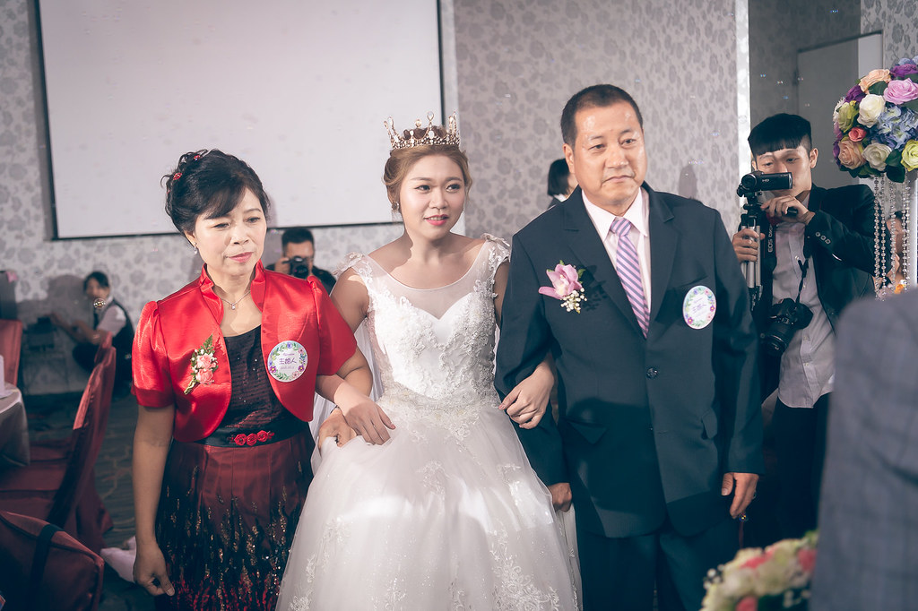 [婚禮攝影]奕維婉如 文定迎娶午宴@雙岩龍鳳城-最專業的團隊完成每場完美婚禮紀錄，拍的不只好更要快! #即拍即印