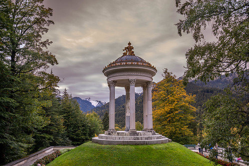 Schloss Linderhof Park by LeoW., <a href="http://www.schlosslinderhof.de/deutsch/park/bild05.htm" rel="noreferrer nofollow">www.schlo