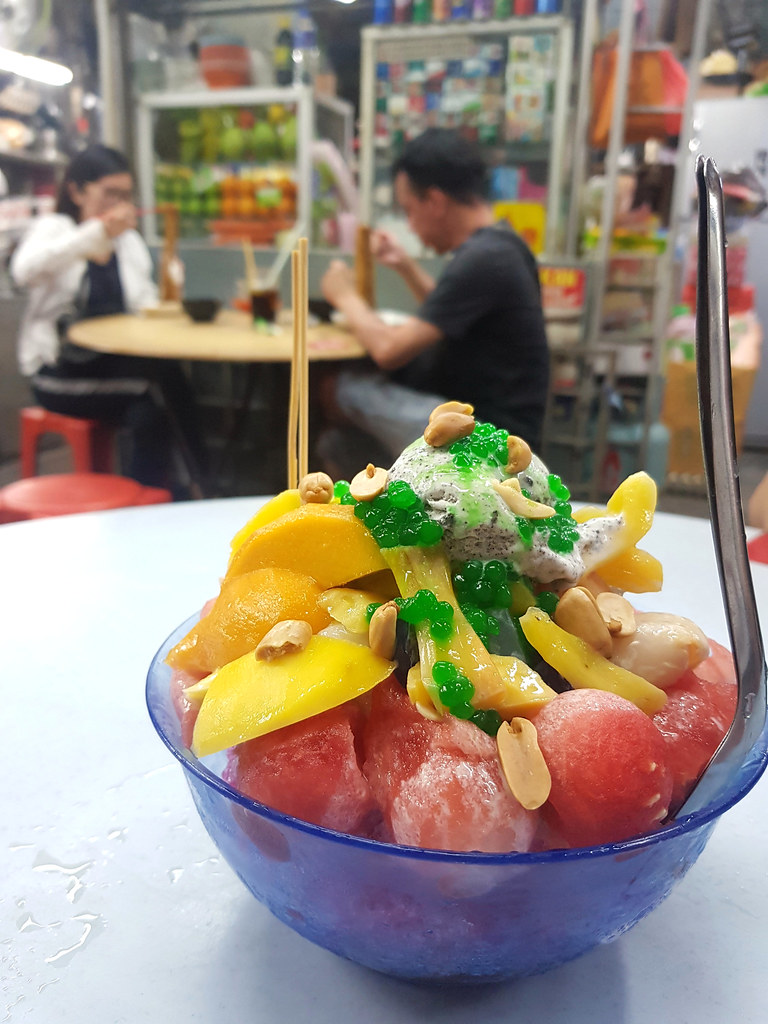杂果雪糕 Ice Fruit Ice Cream rm$7 @ Tong Sui Kai (糖水街 Dessert Street) Ipoh