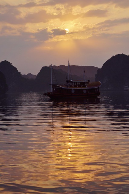 Baie d'Han La - lever de soleil 2