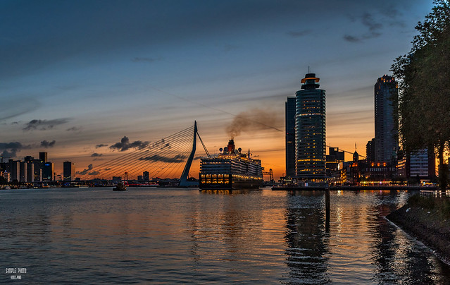 Queen Elizabeth moors at Rotterdam Harbor