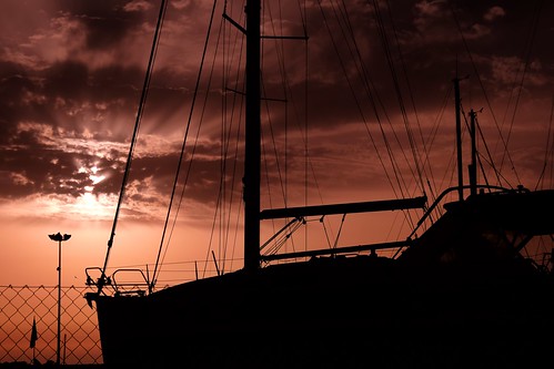 fujifilm xt2 novo sancti petri boote boats schatten sky sonnenschein sunset sommer spanien sonnenuntergang sonne strand sunshine spain sun summer sand espana espagne espanol wolken clouds himmel andalucia andalusien hafen port puerto holiday urlaub dark abends