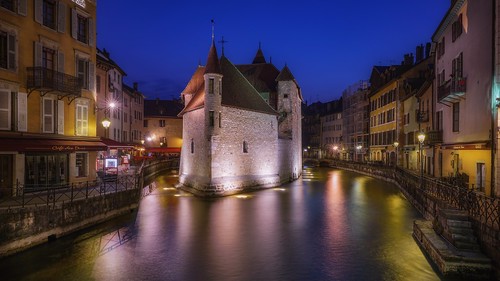 city longexposure night photography cityscape urban ilcea7m2 sunset blue theoldprison tourism france town annecy
