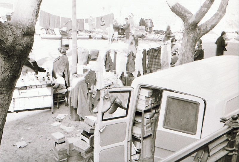 Mercadillo del Martes en el Paseo del Miradero en los años 60. Fotografía de Victoriano de Tena Sardón