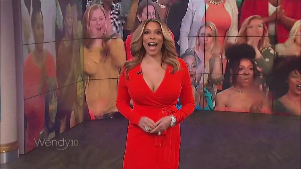 Wendy Williams showing off her massive tits and sexy cleavage! 