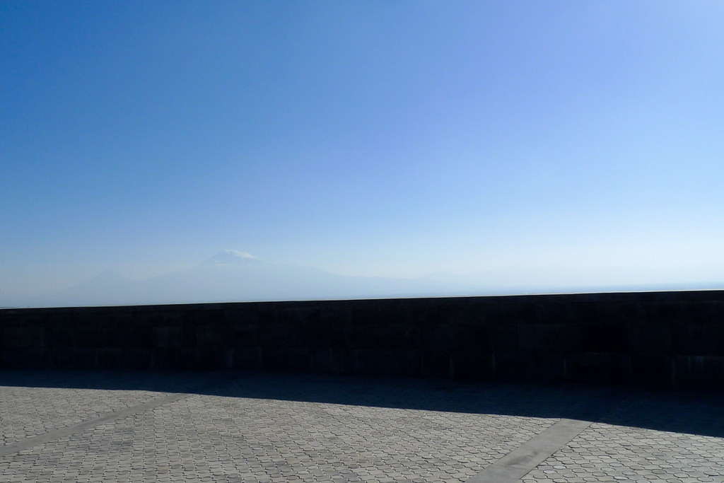 Armenia - monte Ararat visto dal Tsitsernakaberd
