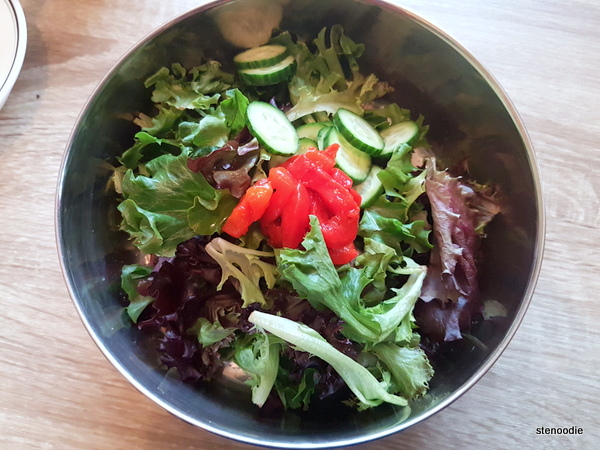  baby greens and roasted red pepper salad