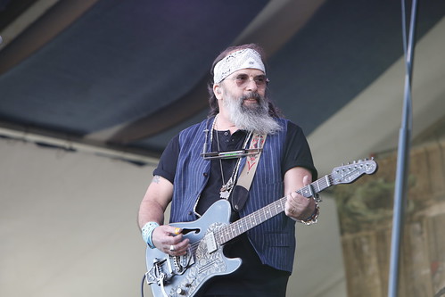 Steve Earle's beard blows in the wind on April 27, 2019. Photo by Michele Goldfarb.