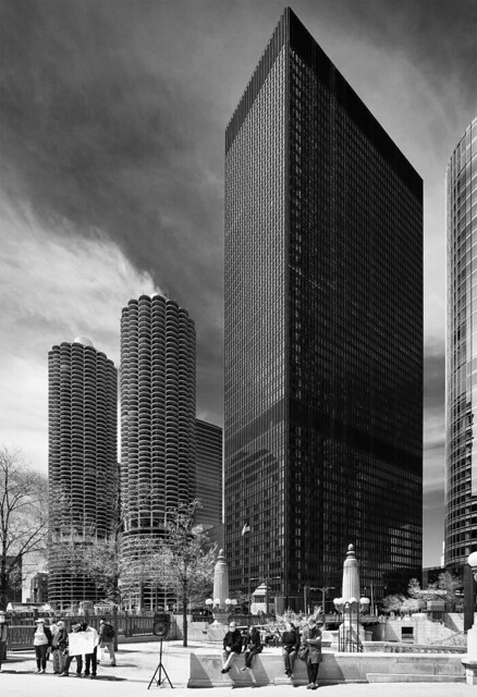 Marina City (L), IBM Building (R) | Chicago, IL | Bertrand Goldberg; Mies van der Rohe