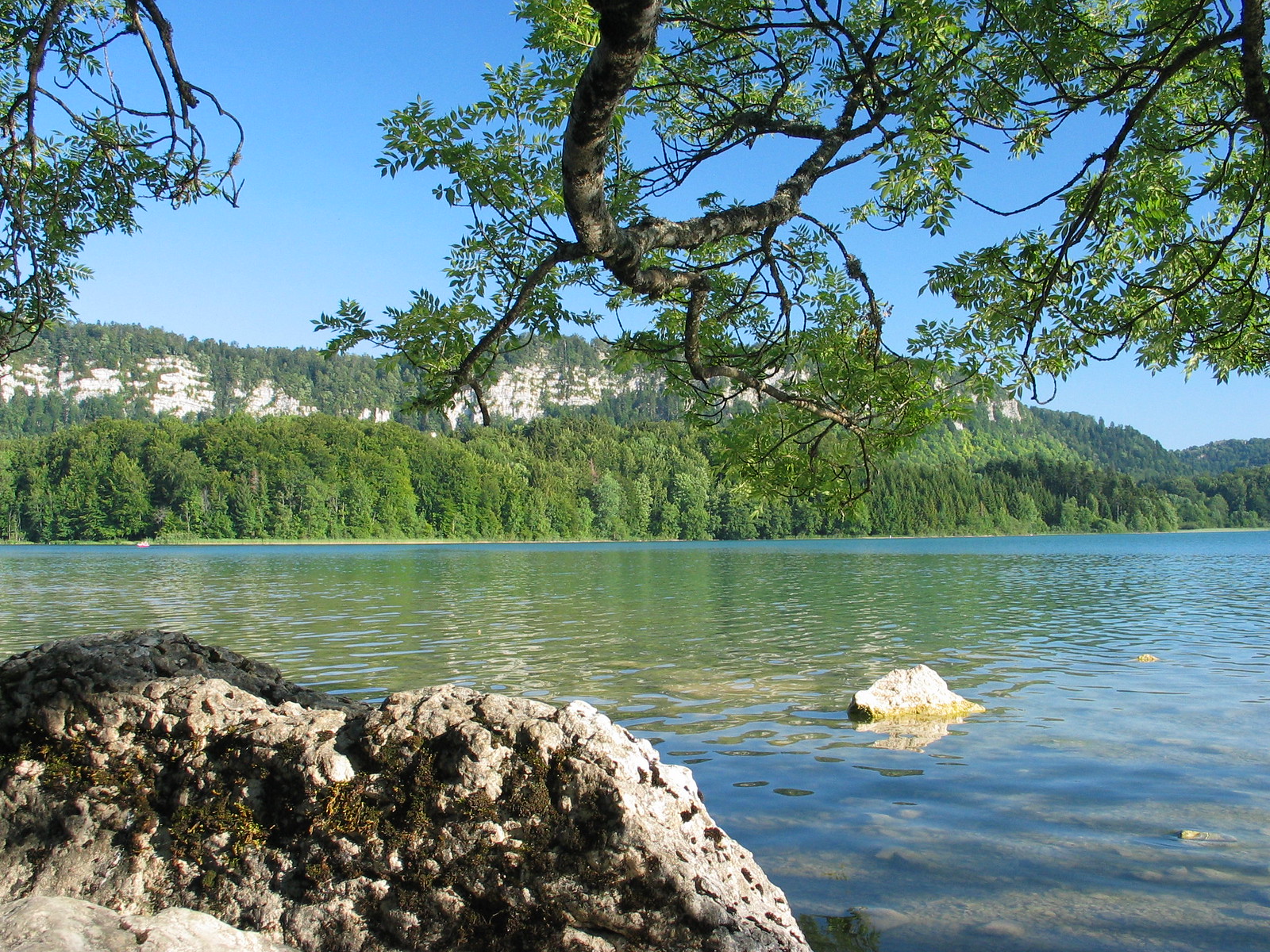 Le lac d'Ilay en été
